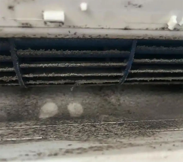 湖里空调吹的风有股烧焦味是怎么回事